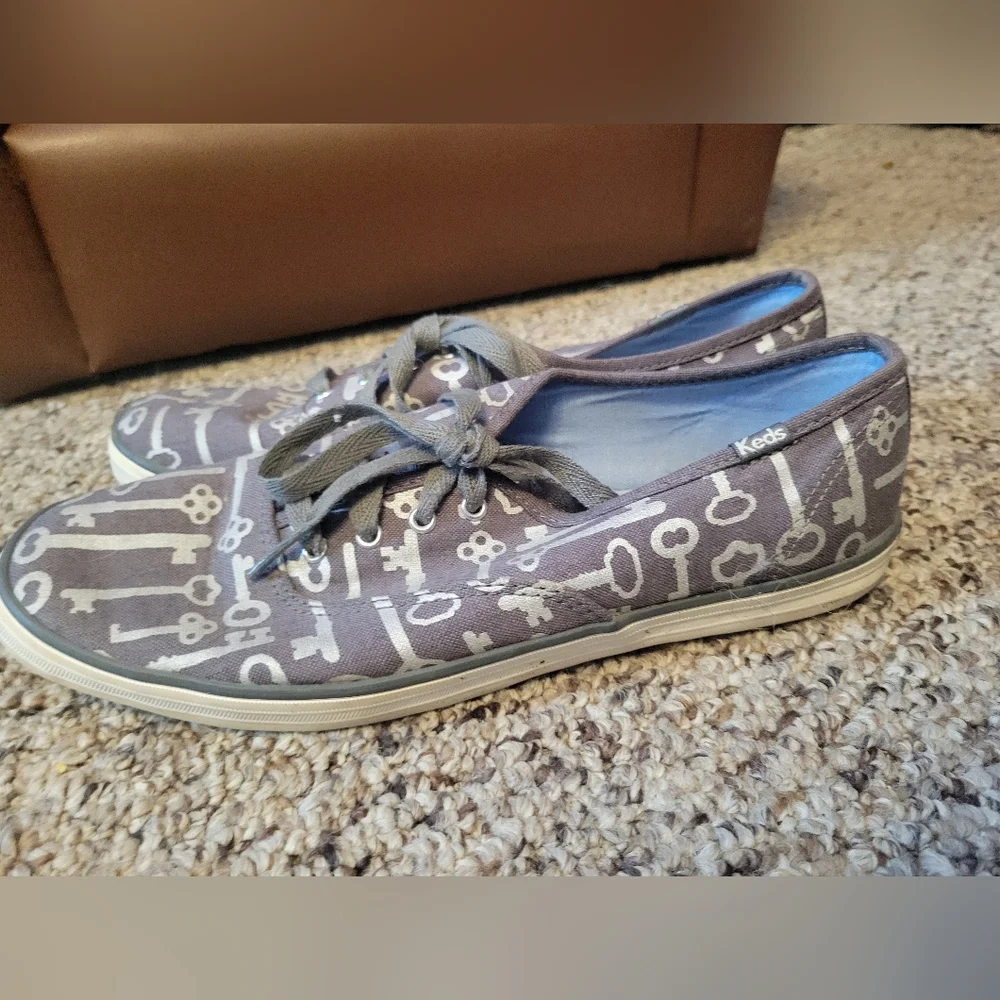 Keds X Taylor Swift Gray Key Print Sneakers‎ Womans Size 9